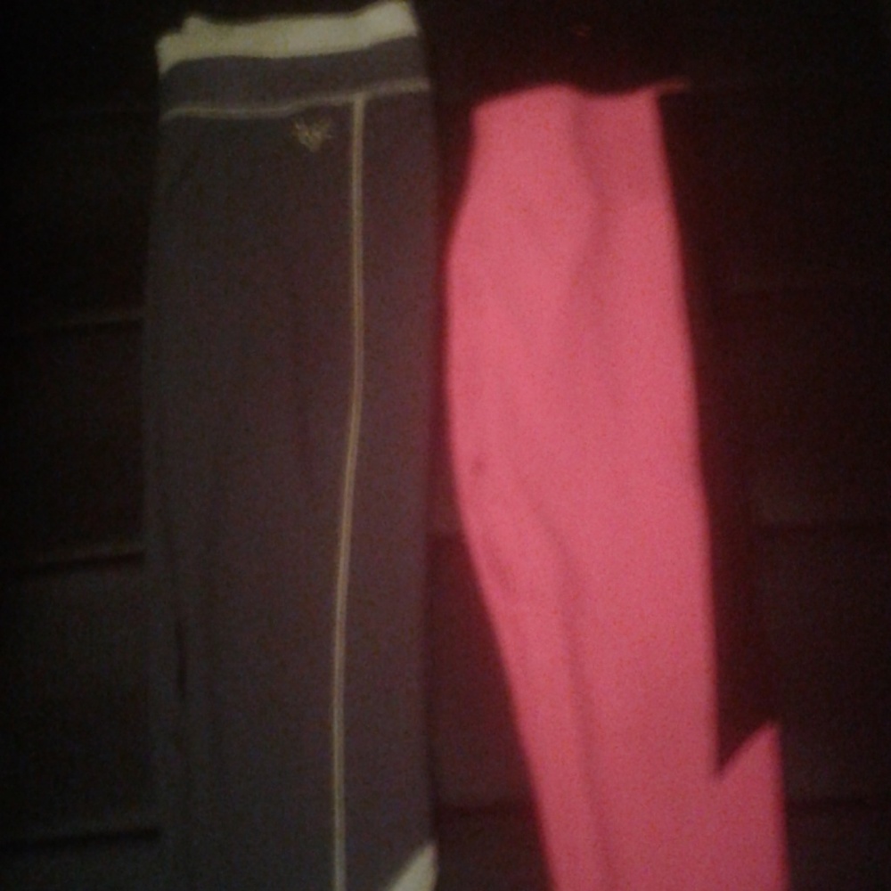 2 pair girls yoga pants ( capri) size 8